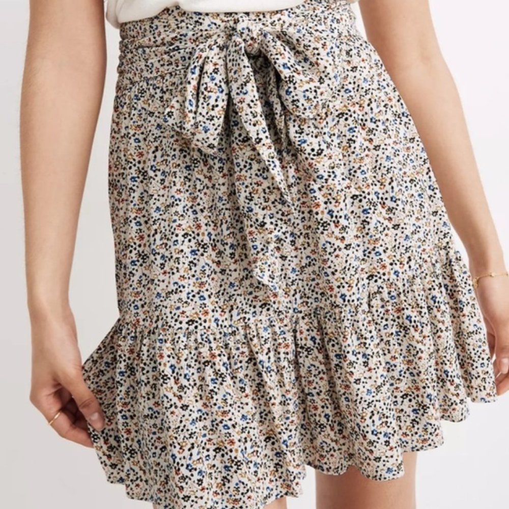 Madewell Tiewaist Tiered Skirt in Fieldwalk Floral